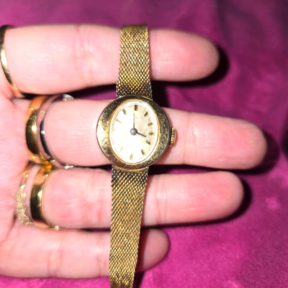 Vintage Elegant Gold Women's Watch